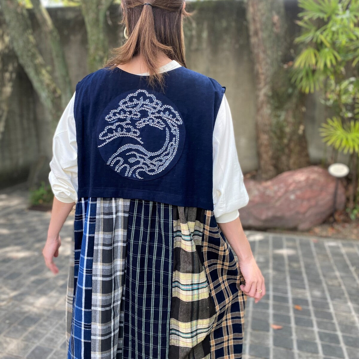 [Old Cloth Arranged Jumper Skirt] One-of-a-kind item by the artist, Kurume  Kasuri, Indigo dyed, Pongee, Plaid pattern, Sashiko