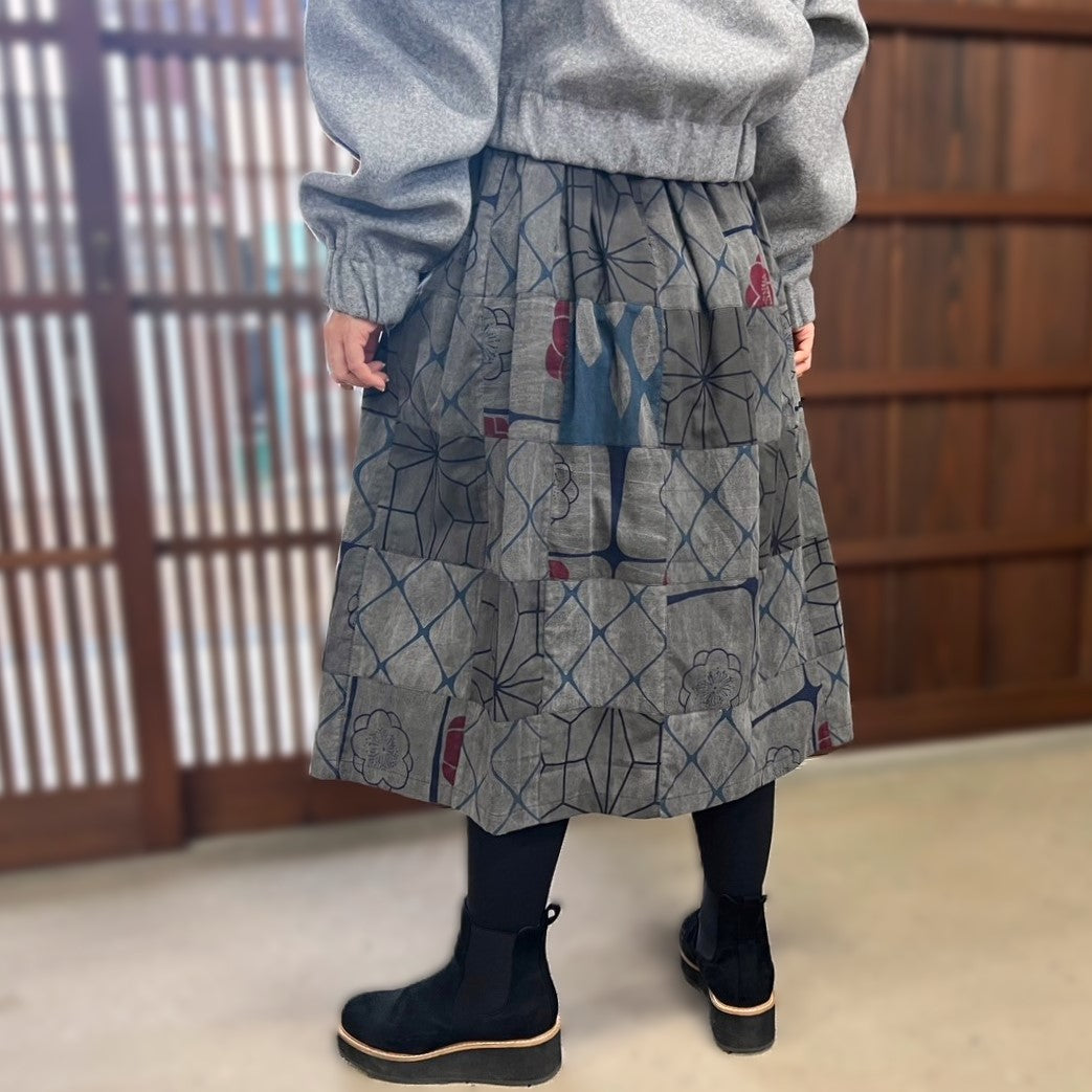 [Old cloth remake skirt] Elegant one-of-a-kind piece by the artist, Kasuri, indigo dyed, BORO, Sashiko, Patchwork 