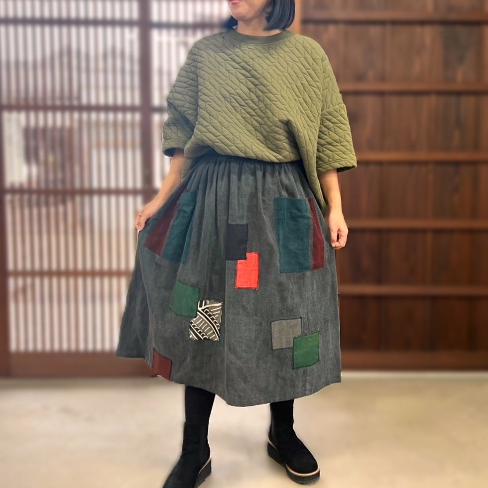 [Old cloth remake skirt] Made by Akemi Harada, indigo dyed, Kurume Kasuri, plaid pattern, sashiko, rag, heart 