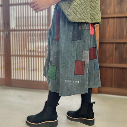 [Old cloth remake skirt] Made by Akemi Harada, indigo dyed, Kurume Kasuri, plaid pattern, sashiko, rag, heart 