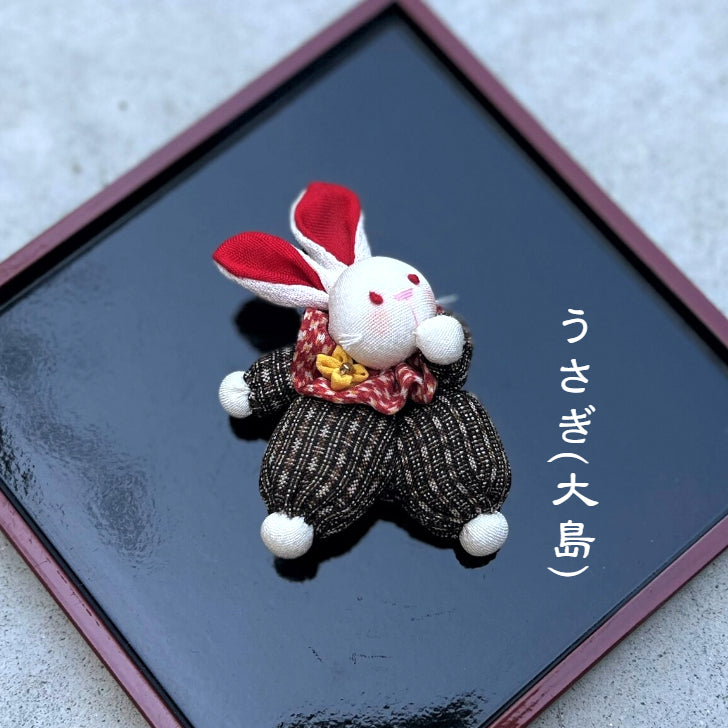 [Handmade Brooch] Made in Japan Doll Rabbit Cat Kurume Kasuri Oshima