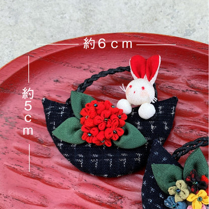 [Handmade Brooch] Made in Japan Doll Rabbit Basket Hydrangea Hydrangea Kurume Kasuri Oshima