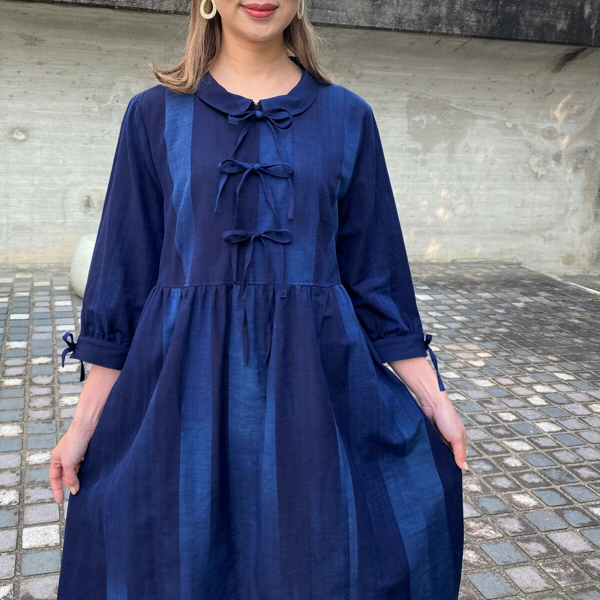 [Kurume Kasuri Ribbon Dress] Elegant ribbon dark blue striped pattern with collar