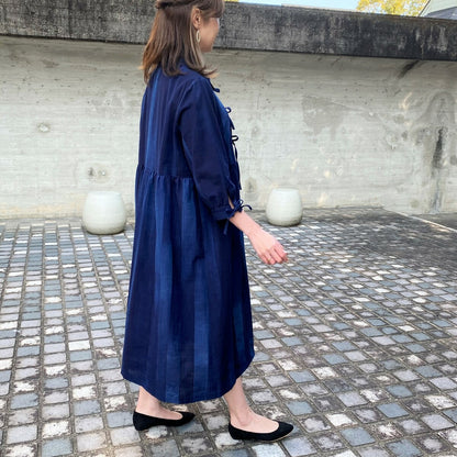 [Kurume Kasuri Ribbon Dress] Elegant ribbon dark blue striped pattern with collar