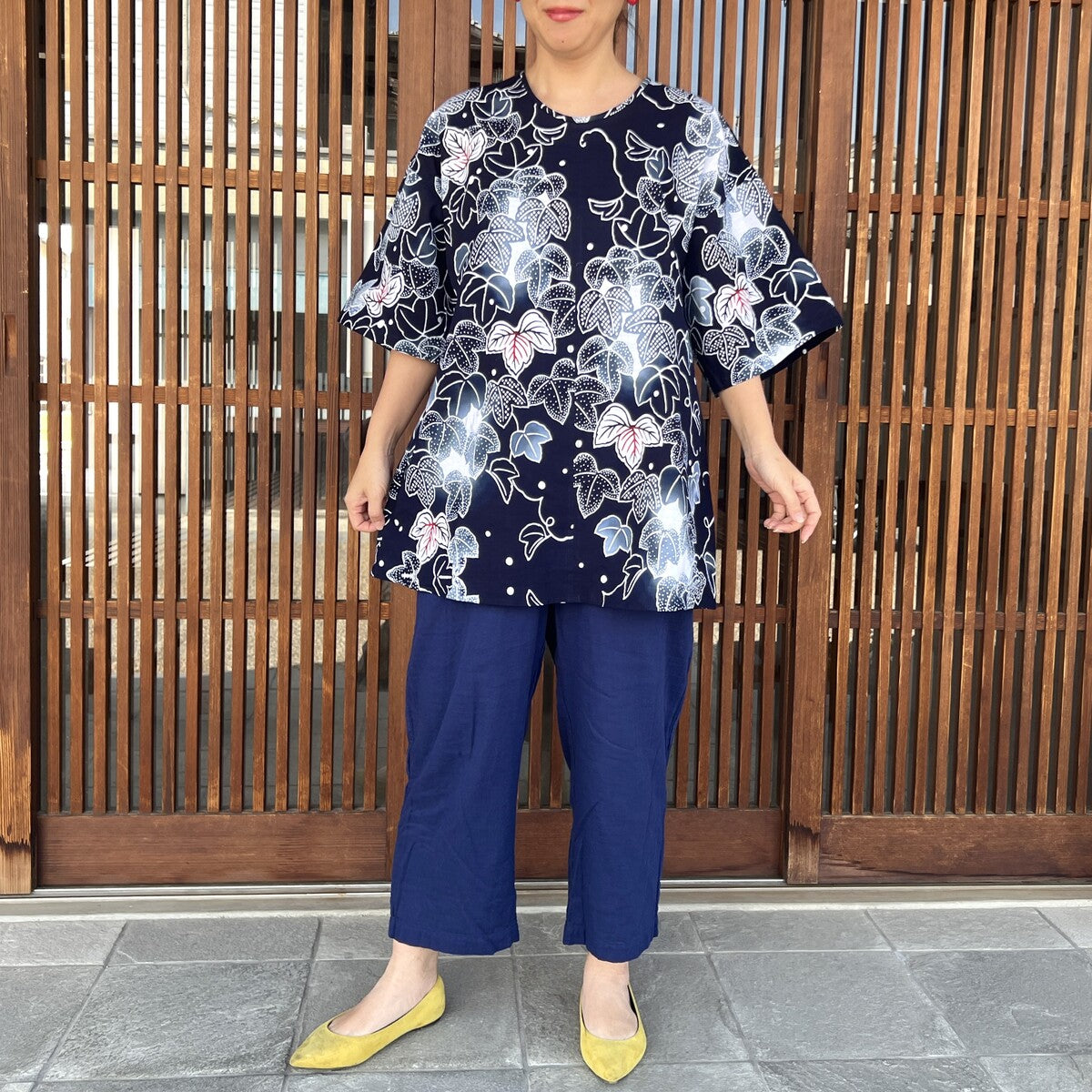 [Yukata remake blouse] One-of-a-kind piece by the artist Summer festival Fireworks Cool Floral pattern