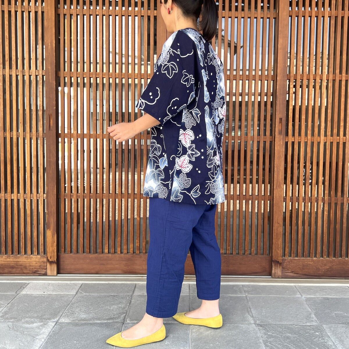 [Yukata remake blouse] One-of-a-kind piece by the artist Summer festival Fireworks Cool Floral pattern