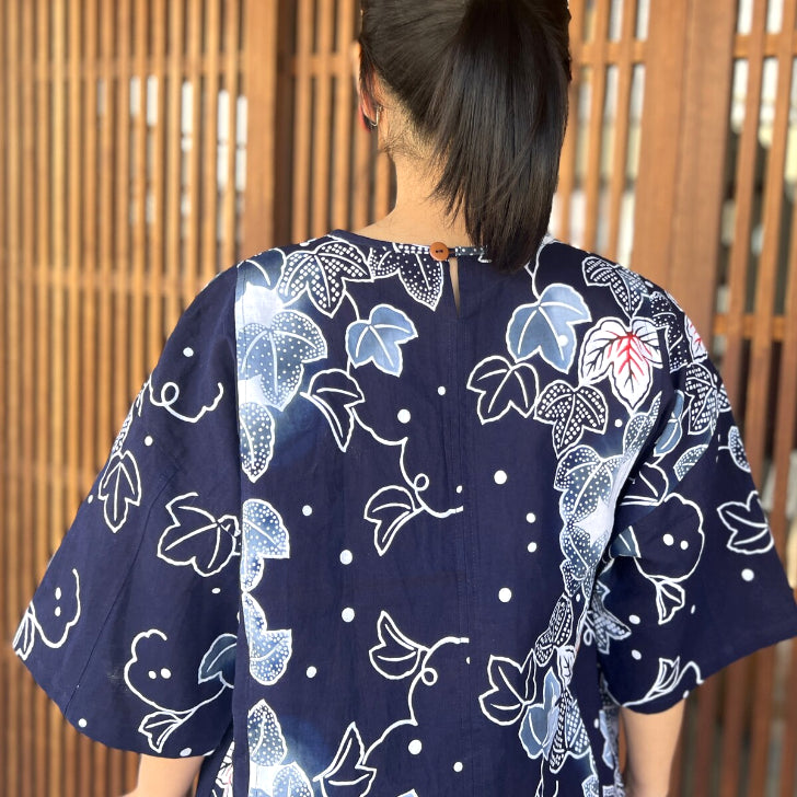 [Yukata remake blouse] One-of-a-kind piece by the artist Summer festival Fireworks Cool Floral pattern