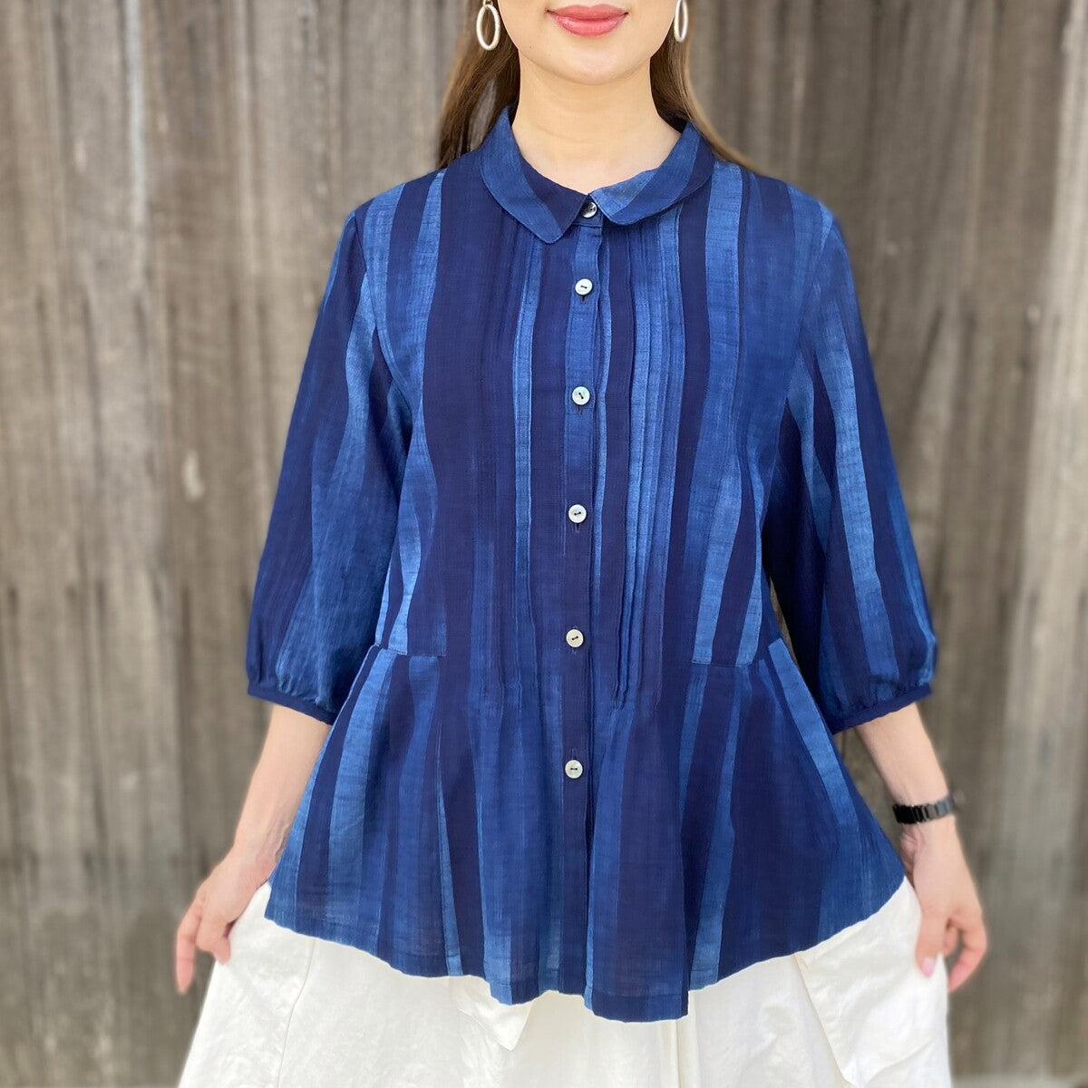 [Kurume kasuri open front blouse] Three-quarter sleeves, striped pattern, fluffy sleeves, with collar 