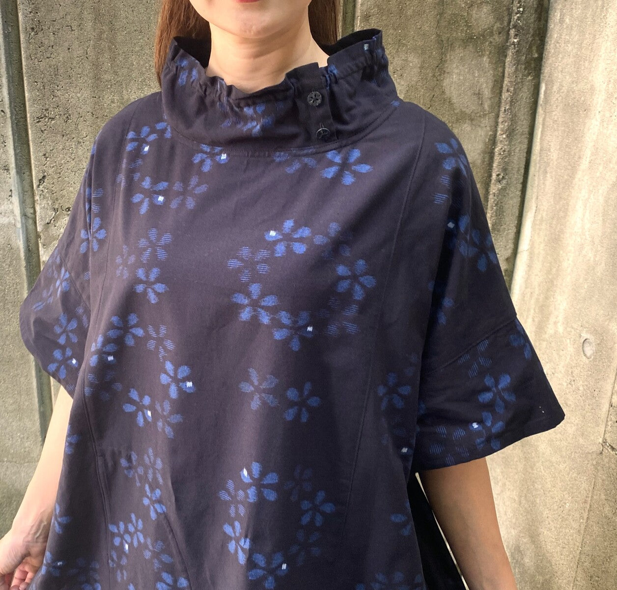 Giemon [Kurume Kasuri Tunic] High Neck Flower Giemon