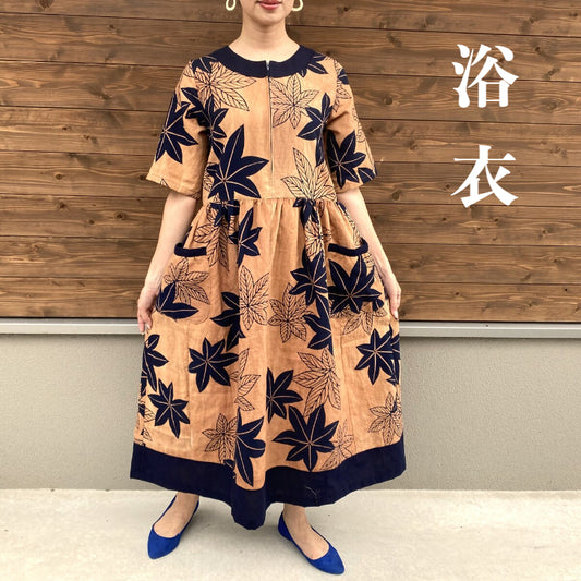 [Persimmon tanned yukata dress] Maple pattern front zipper 