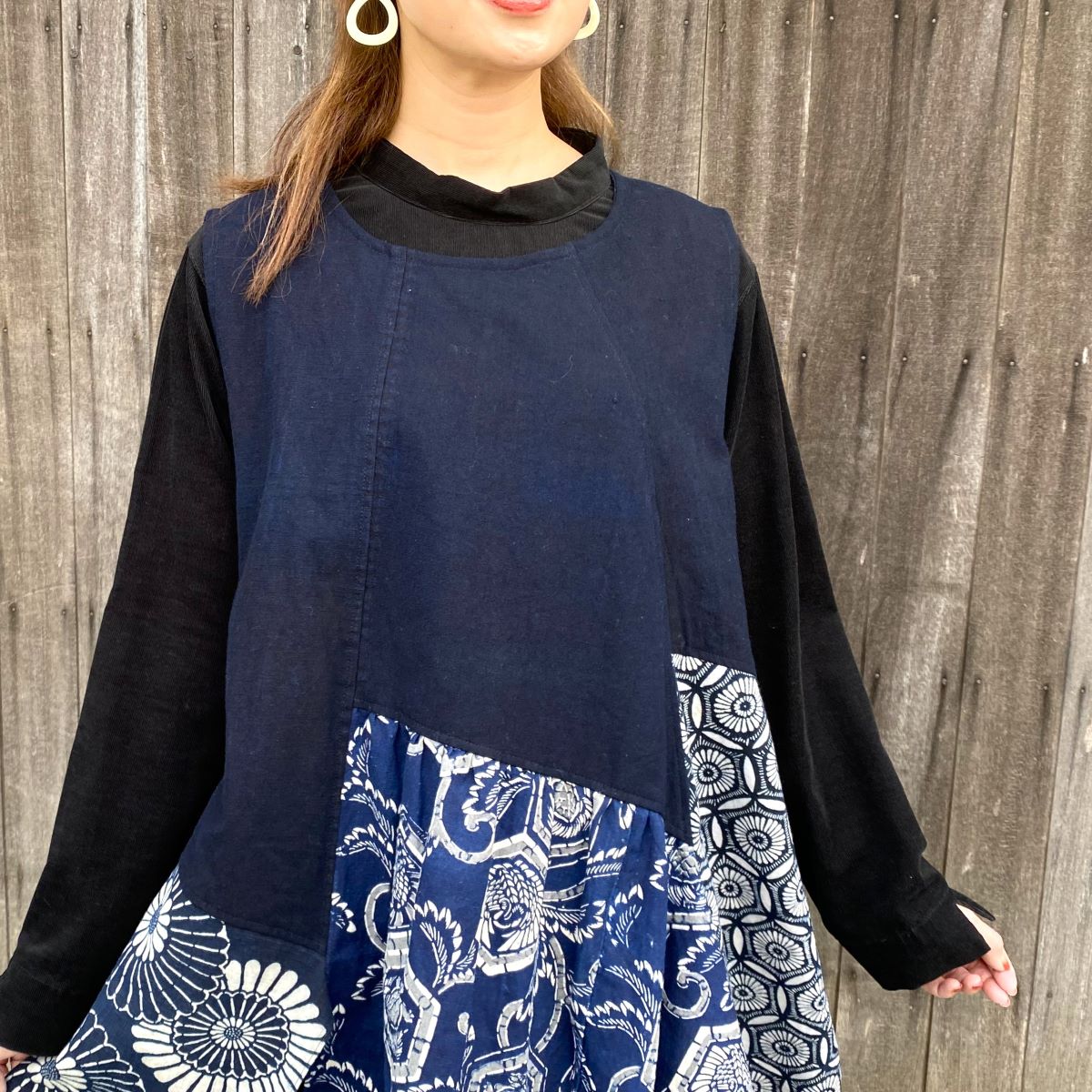 [Old cloth arrangement tunic] Indigo dyeing, stencil dyeing, sashiko 