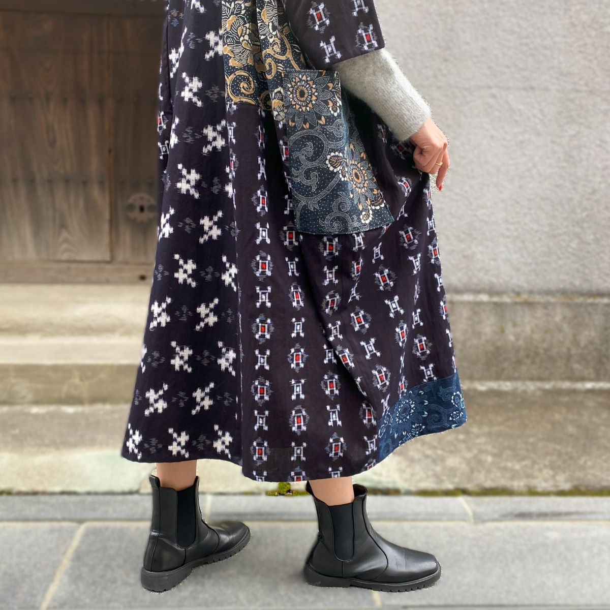 [Old Cloth Remake Jumper Skirt] Dress by Fukue Takagi, Kasuri, Indigo dyed, Tube painting, Qinghai wave pattern, Hemp leaf pattern 