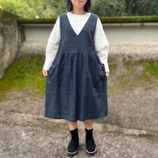 [Old cloth remake jumper skirt] Indigo dyed, Kurume kasuri, literati pattern, calligraphy pattern 