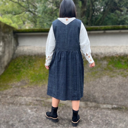 [Old cloth remake jumper skirt] Indigo dyed, Kurume kasuri, literati pattern, calligraphy pattern 