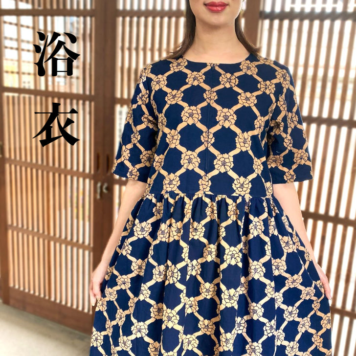 [Persimmon tanned yukata dress] Floral pattern butterfly