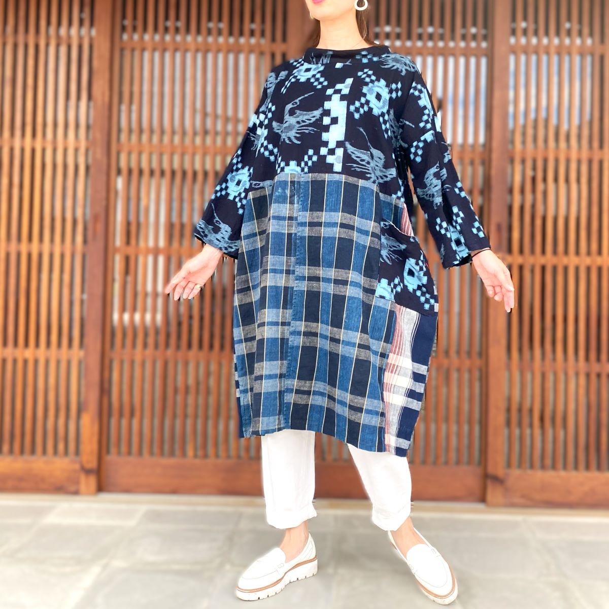 [Old cloth arrangement tunic] Indigo dyeing, stencil dyeing, sashiko 