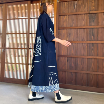 [Old cloth arrangement jumper skirt] One piece by the artist, indigo dyed, picture kasuri, family crest 