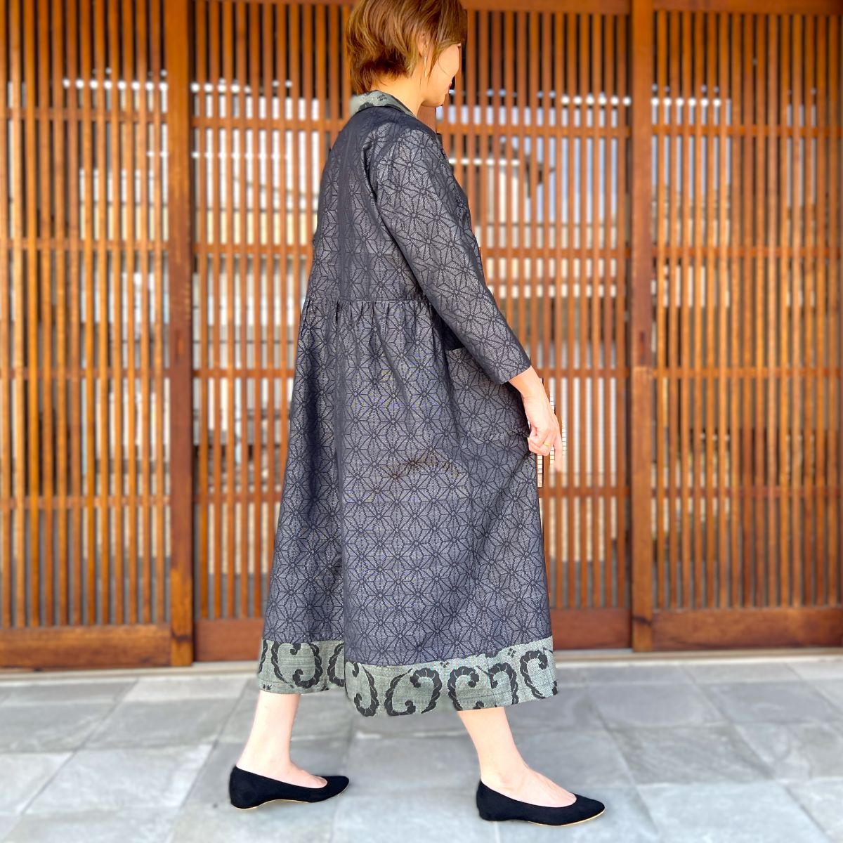 着物リメイク　大島紬　深Vネックロングフレアワンピース着丈122㎝ 着物リメイク 大島紬 深Vネックロングフレアワンピース着丈122㎝ 着物